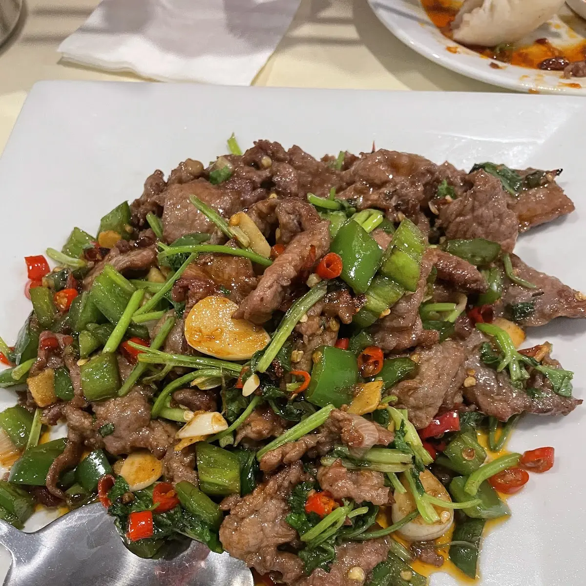 sautéed sliced beef with cilantro 小炒黃牛肉